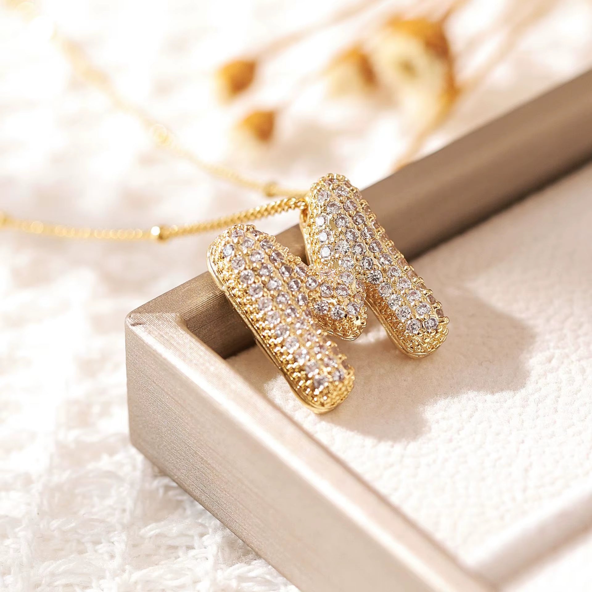 Classics Zircon Inlay Letter Pendant Necklace Fashion Gold Color for Women Couple Holiday Gift Party Everyday Jewelry
