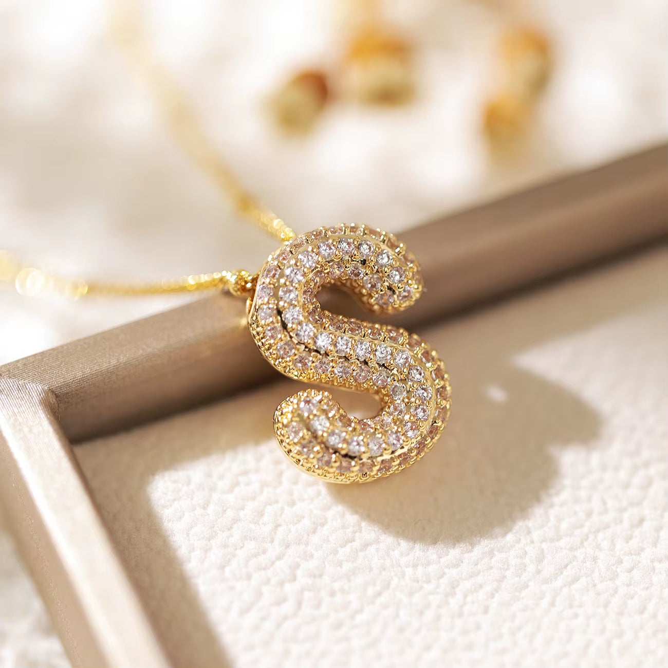 Classics Zircon Inlay Letter Pendant Necklace Fashion Gold Color for Women Couple Holiday Gift Party Everyday Jewelry