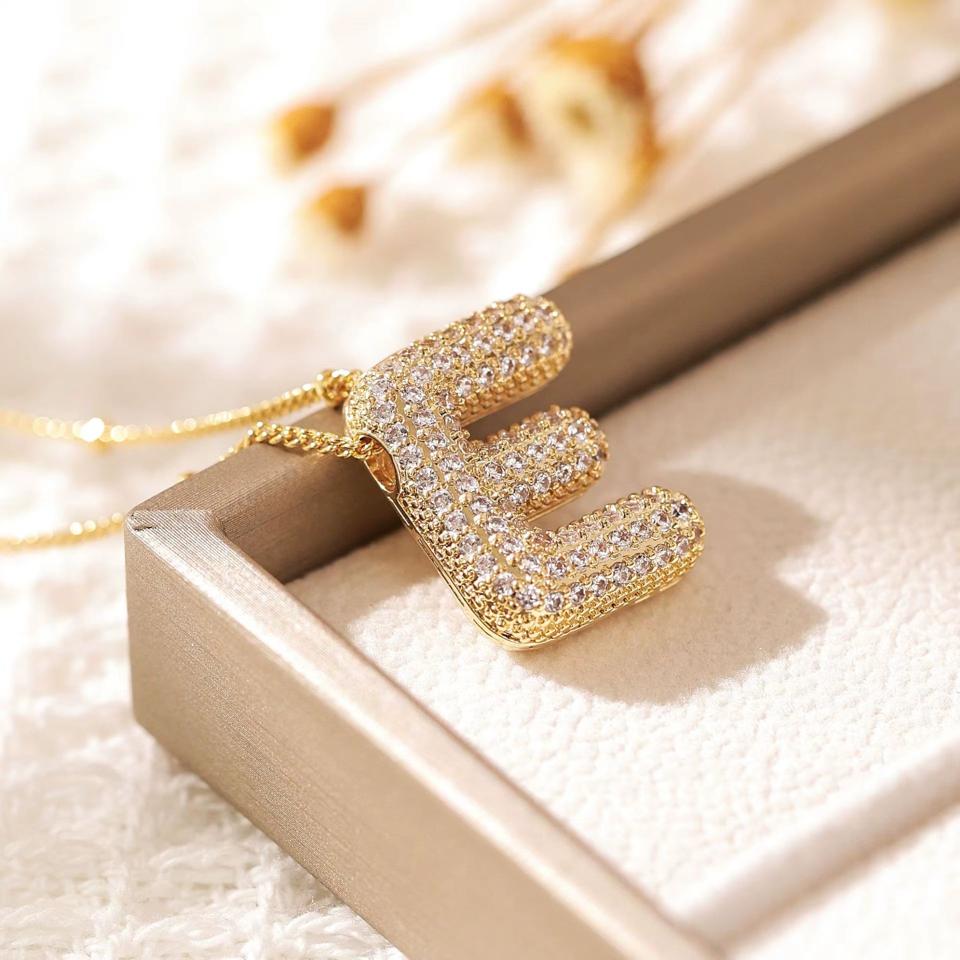 Classics Zircon Inlay Letter Pendant Necklace Fashion Gold Color for Women Couple Holiday Gift Party Everyday Jewelry