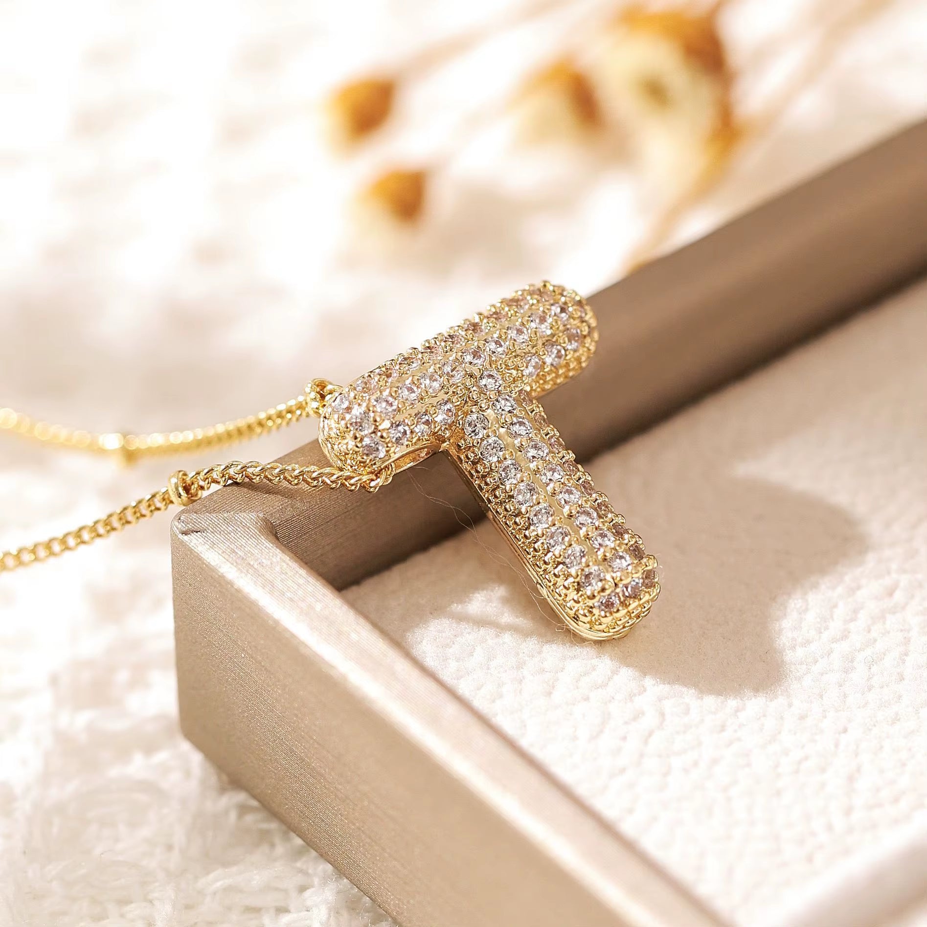 Classics Zircon Inlay Letter Pendant Necklace Fashion Gold Color for Women Couple Holiday Gift Party Everyday Jewelry