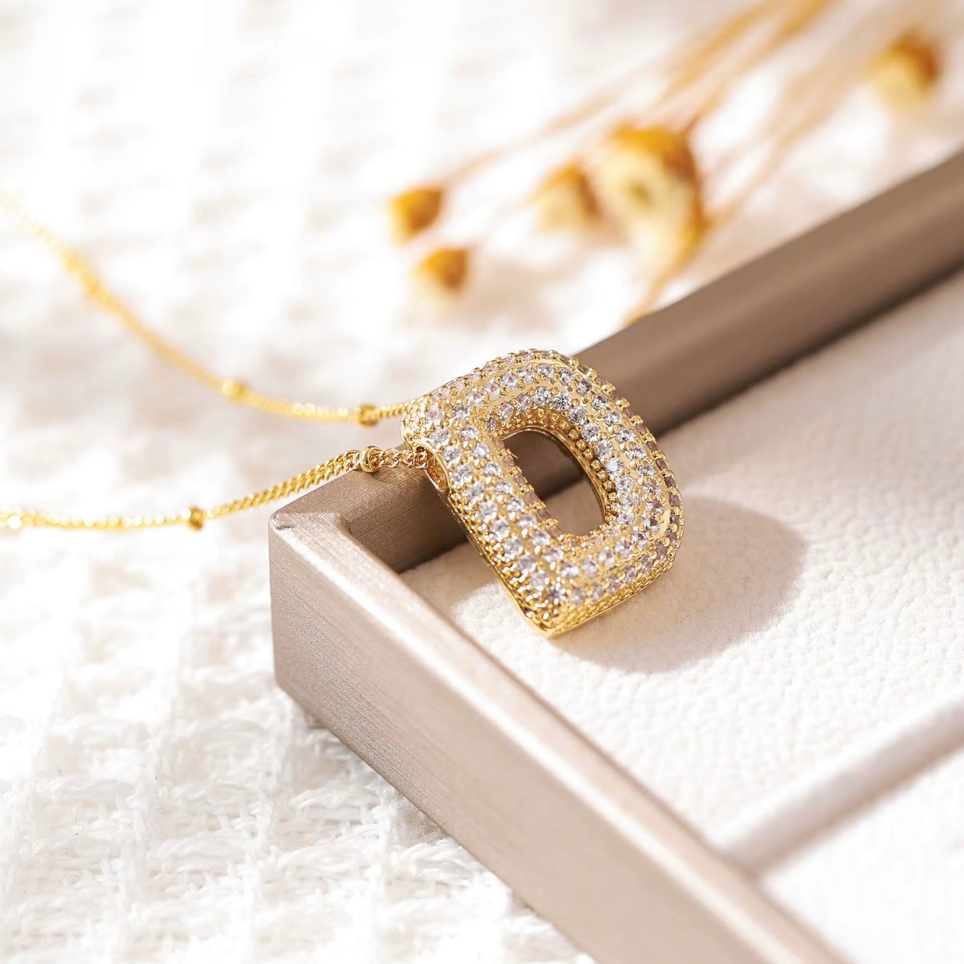 Classics Zircon Inlay Letter Pendant Necklace Fashion Gold Color for Women Couple Holiday Gift Party Everyday Jewelry