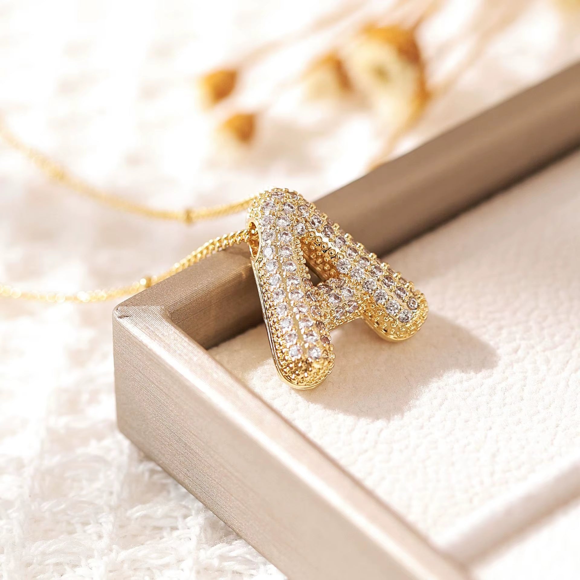 Classics Zircon Inlay Letter Pendant Necklace Fashion Gold Color for Women Couple Holiday Gift Party Everyday Jewelry