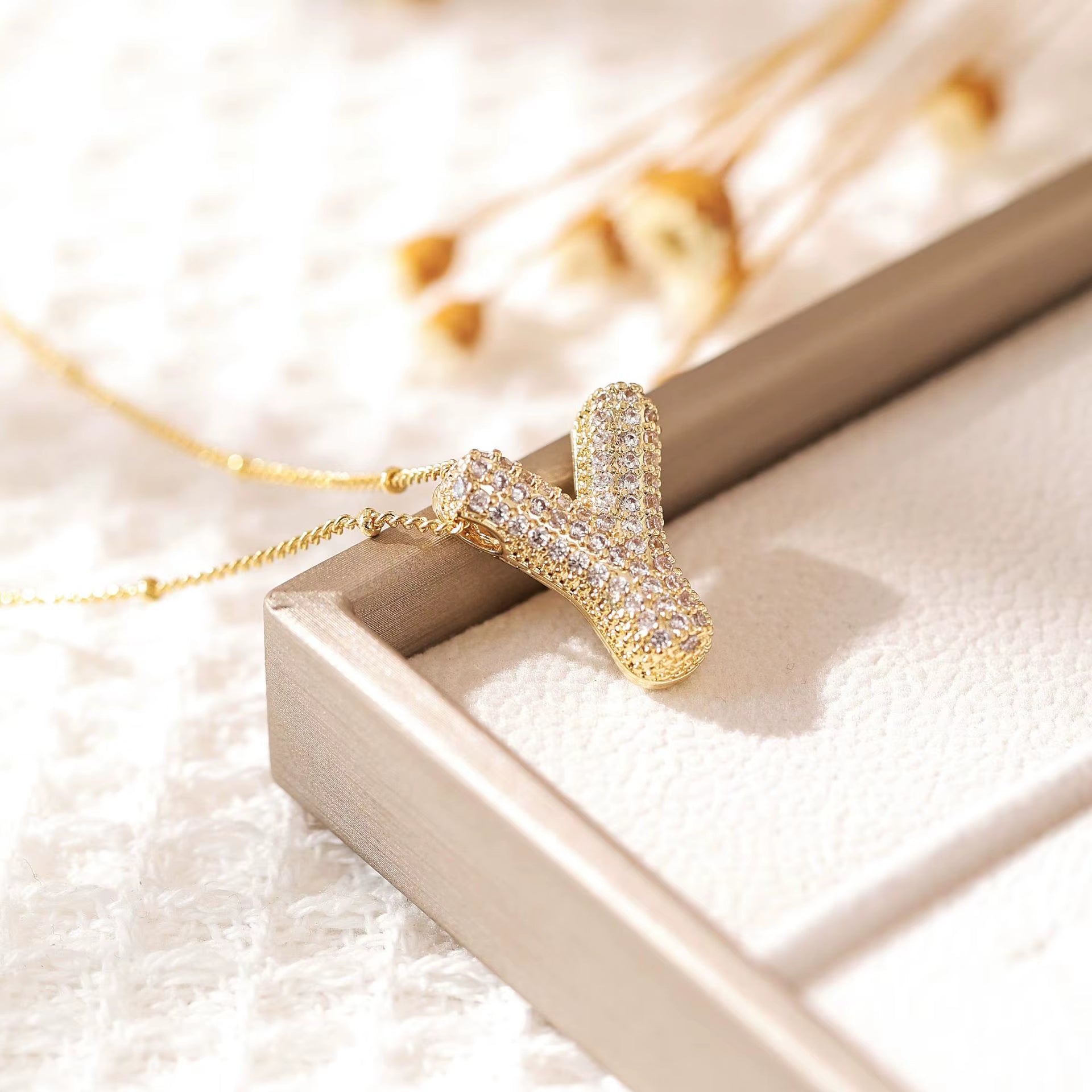 Classics Zircon Inlay Letter Pendant Necklace Fashion Gold Color for Women Couple Holiday Gift Party Everyday Jewelry