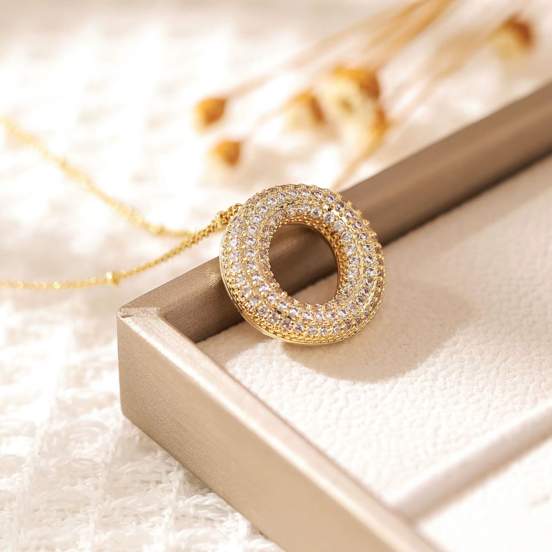 Classics Zircon Inlay Letter Pendant Necklace Fashion Gold Color for Women Couple Holiday Gift Party Everyday Jewelry