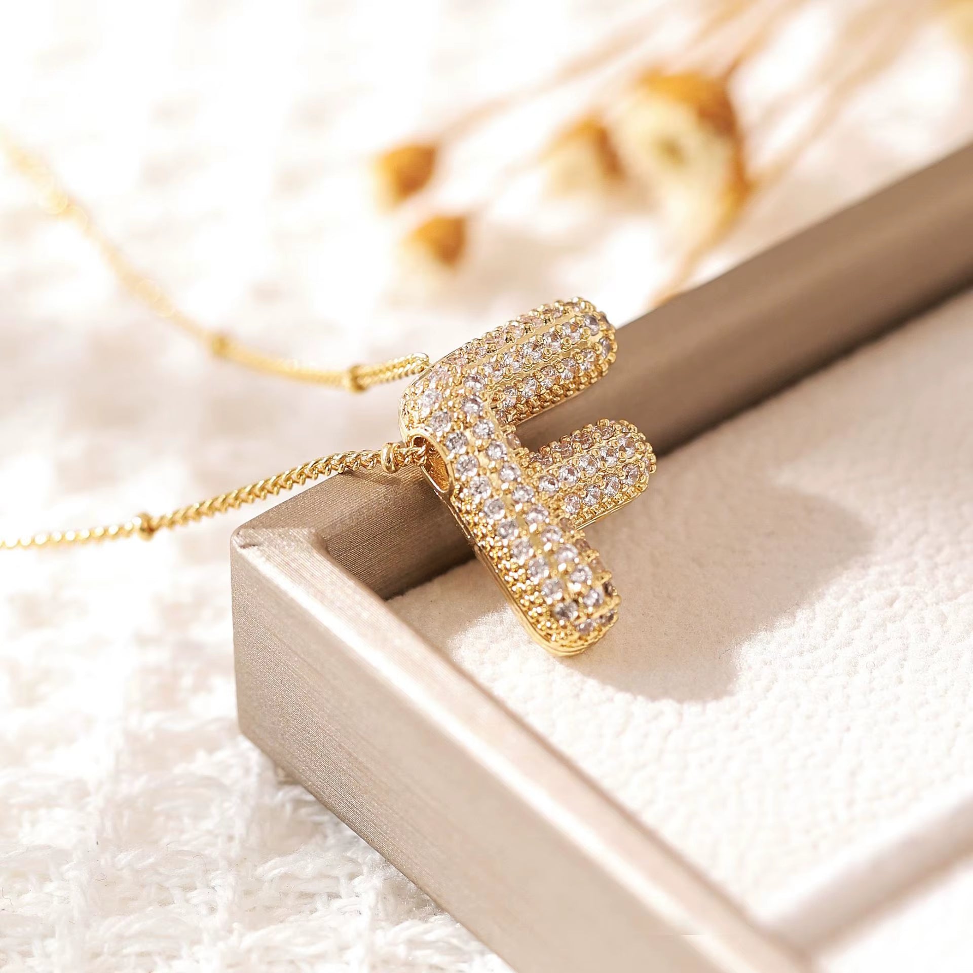 Classics Zircon Inlay Letter Pendant Necklace Fashion Gold Color for Women Couple Holiday Gift Party Everyday Jewelry