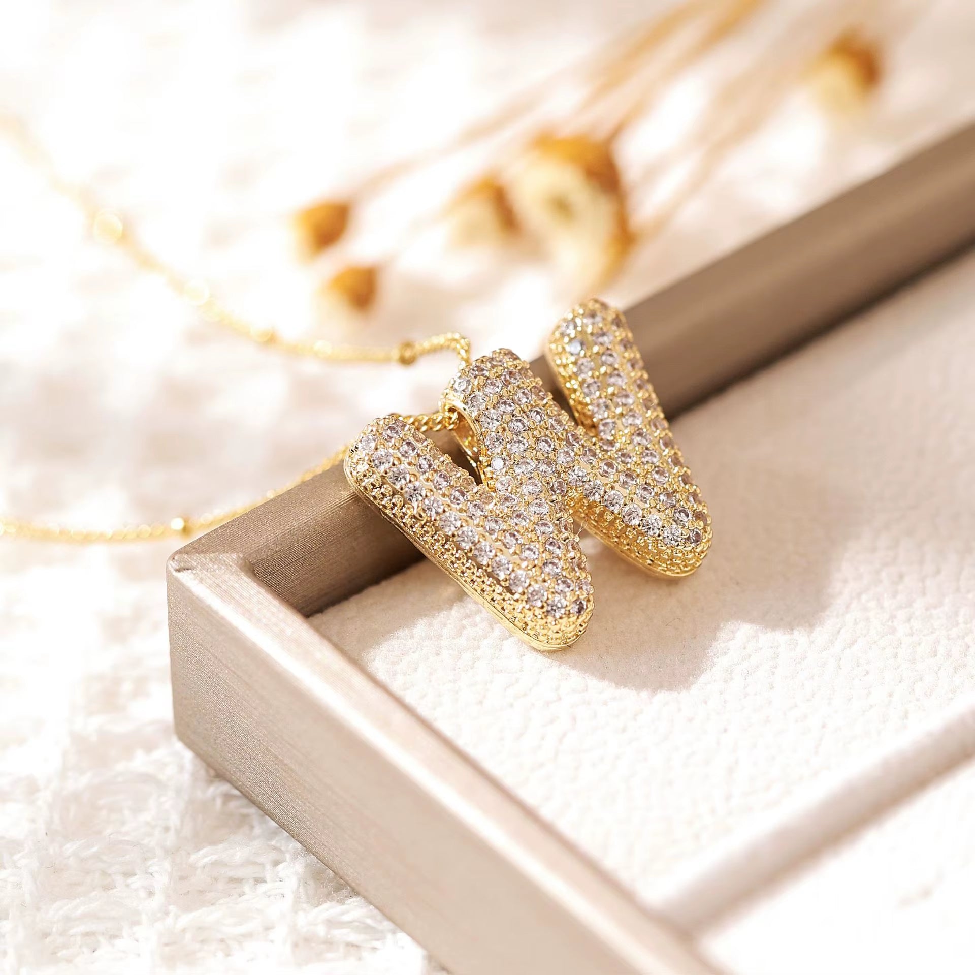 Classics Zircon Inlay Letter Pendant Necklace Fashion Gold Color for Women Couple Holiday Gift Party Everyday Jewelry