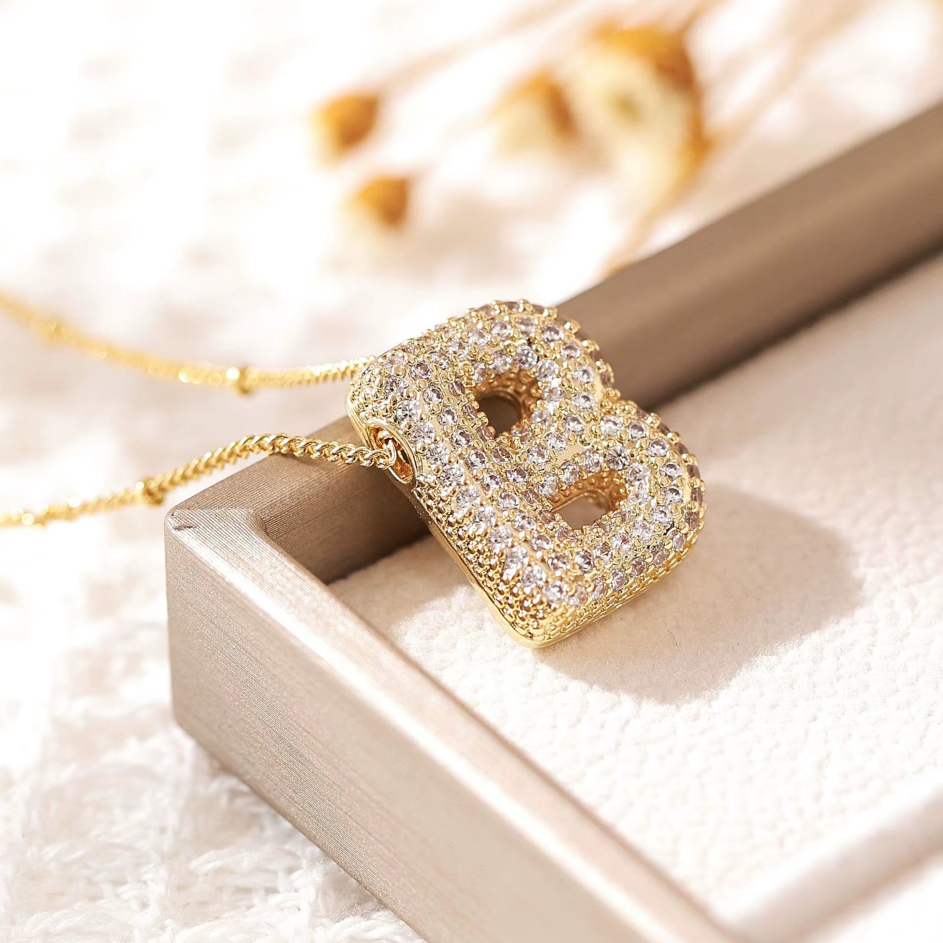 Classics Zircon Inlay Letter Pendant Necklace Fashion Gold Color for Women Couple Holiday Gift Party Everyday Jewelry