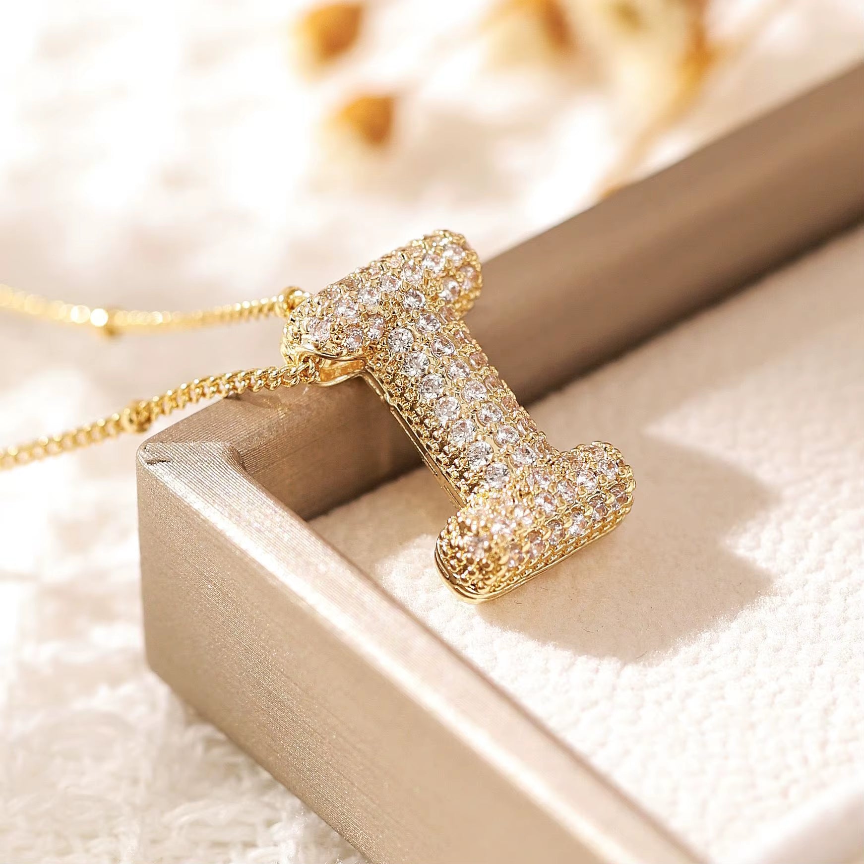 Classics Zircon Inlay Letter Pendant Necklace Fashion Gold Color for Women Couple Holiday Gift Party Everyday Jewelry