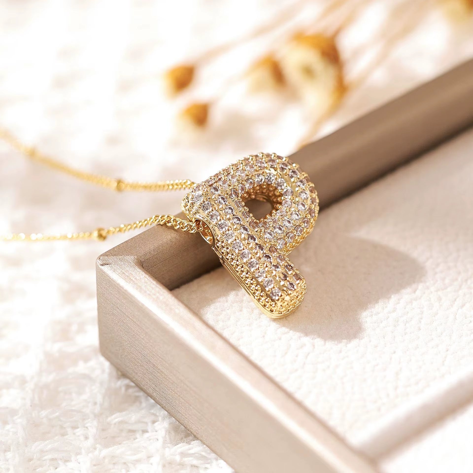 Classics Zircon Inlay Letter Pendant Necklace Fashion Gold Color for Women Couple Holiday Gift Party Everyday Jewelry