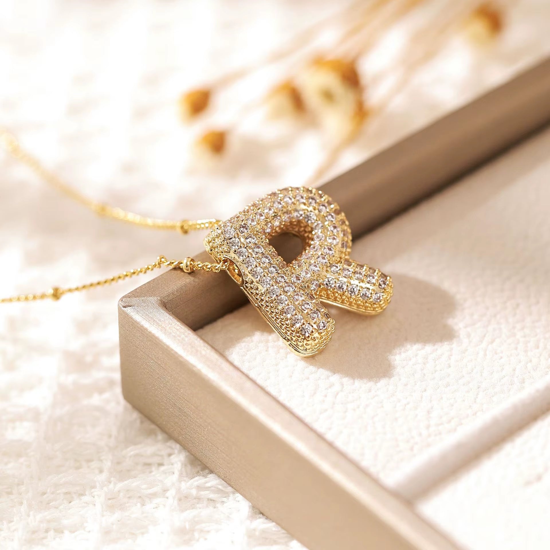 Classics Zircon Inlay Letter Pendant Necklace Fashion Gold Color for Women Couple Holiday Gift Party Everyday Jewelry