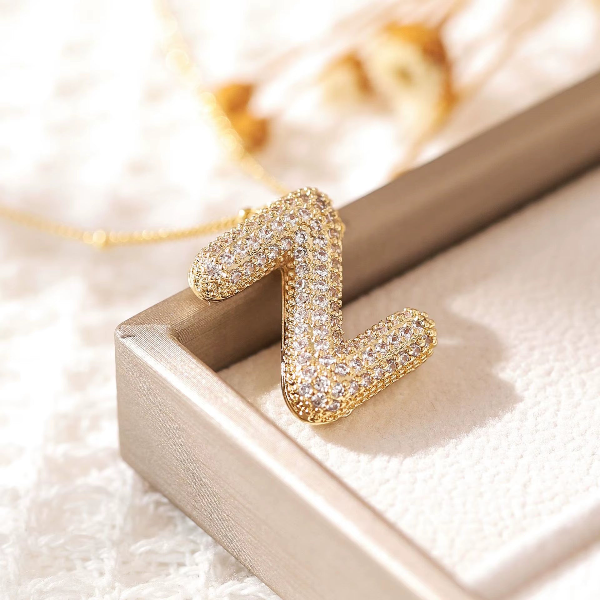 Classics Zircon Inlay Letter Pendant Necklace Fashion Gold Color for Women Couple Holiday Gift Party Everyday Jewelry