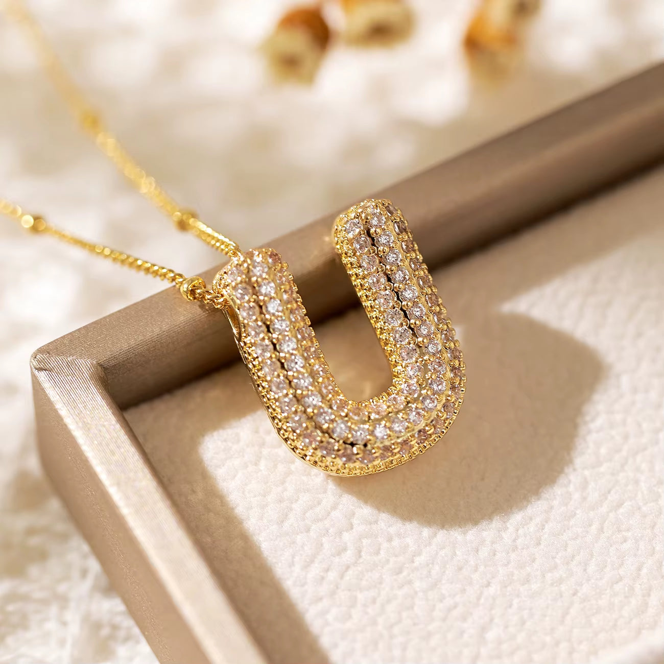 Classics Zircon Inlay Letter Pendant Necklace Fashion Gold Color for Women Couple Holiday Gift Party Everyday Jewelry