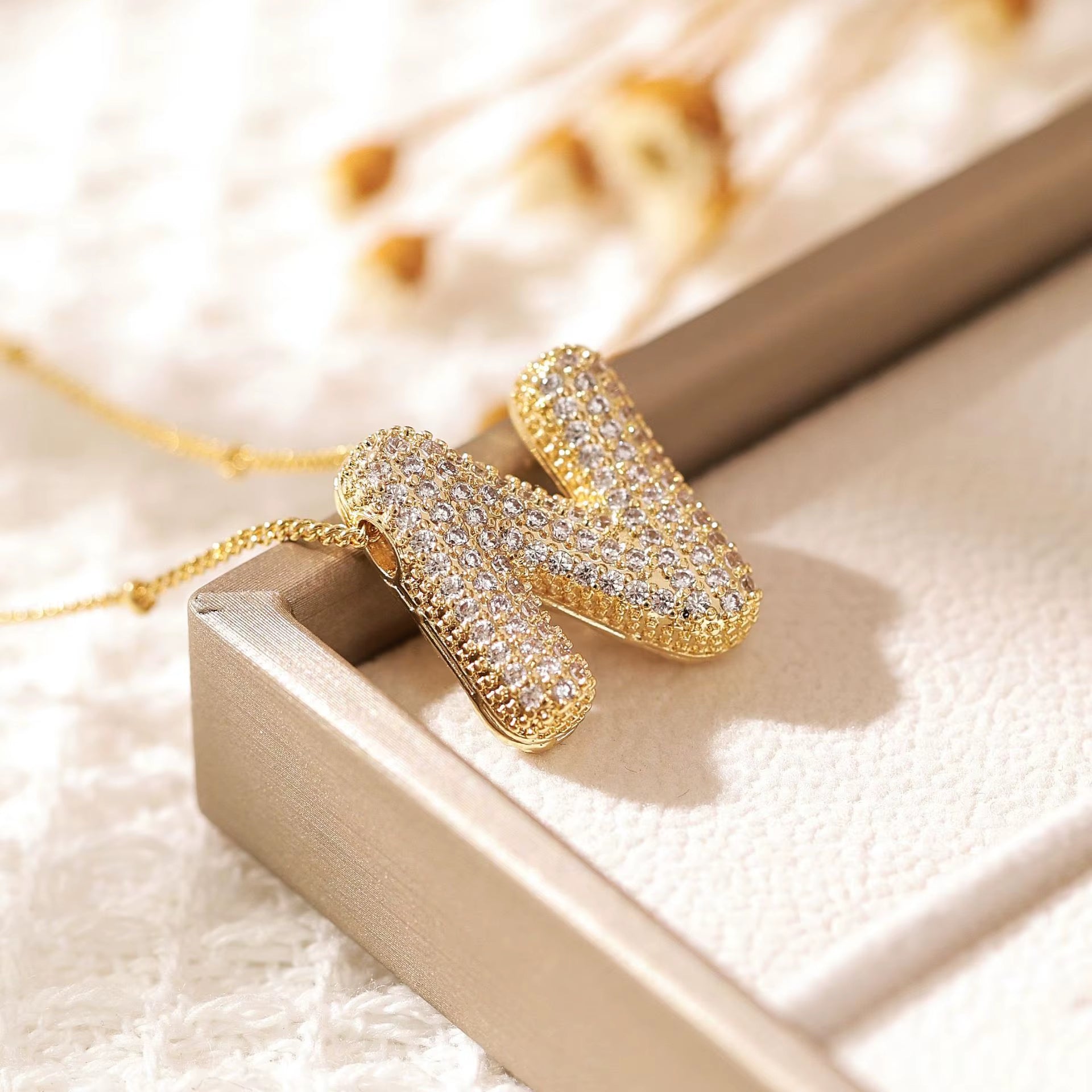 Classics Zircon Inlay Letter Pendant Necklace Fashion Gold Color for Women Couple Holiday Gift Party Everyday Jewelry
